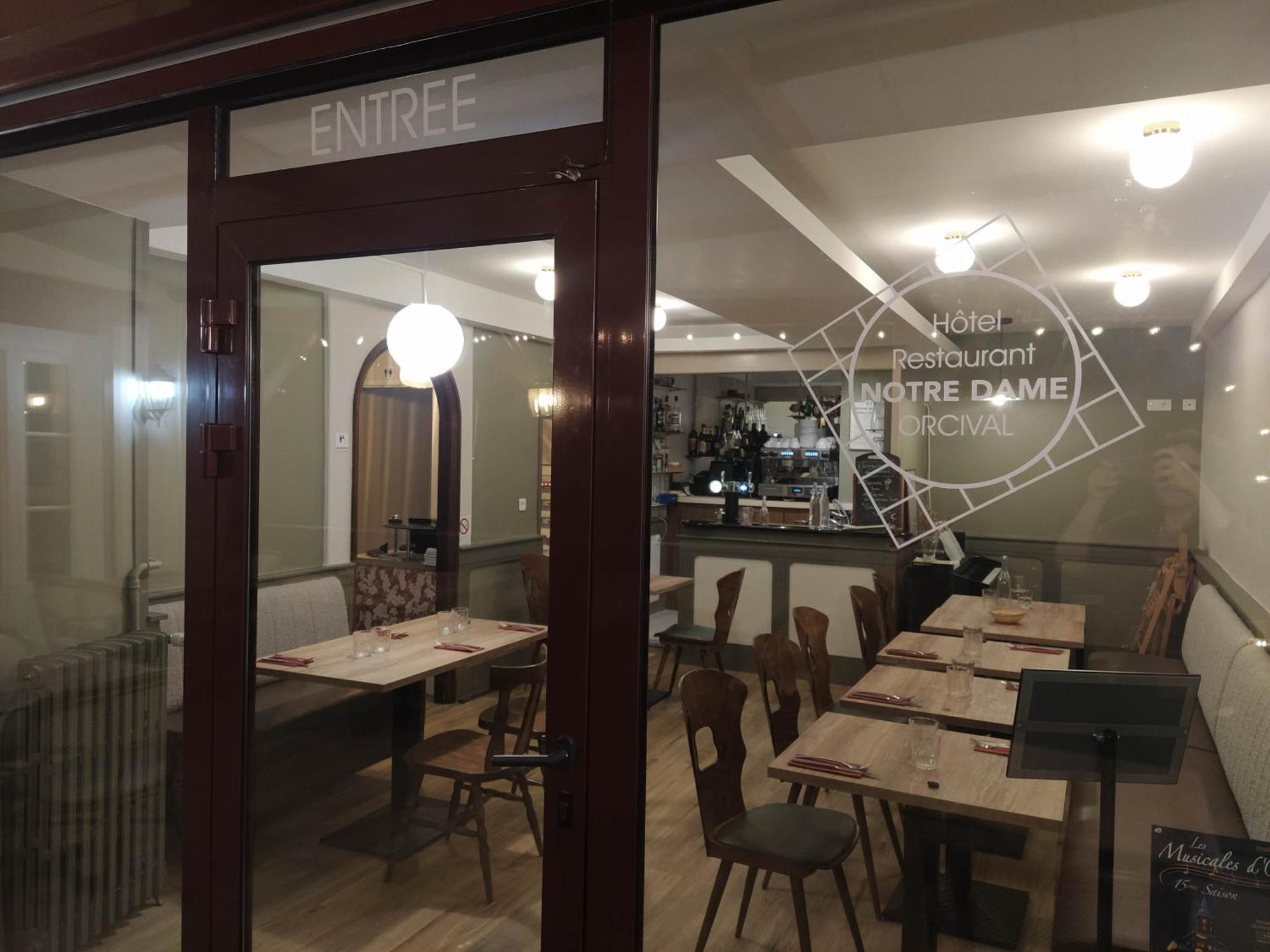 Hotel Restaurant Notre Dame Orcival Exterior foto